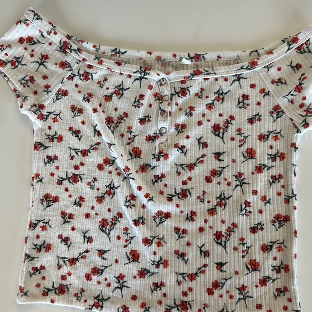 We to Me off the shoulder top!